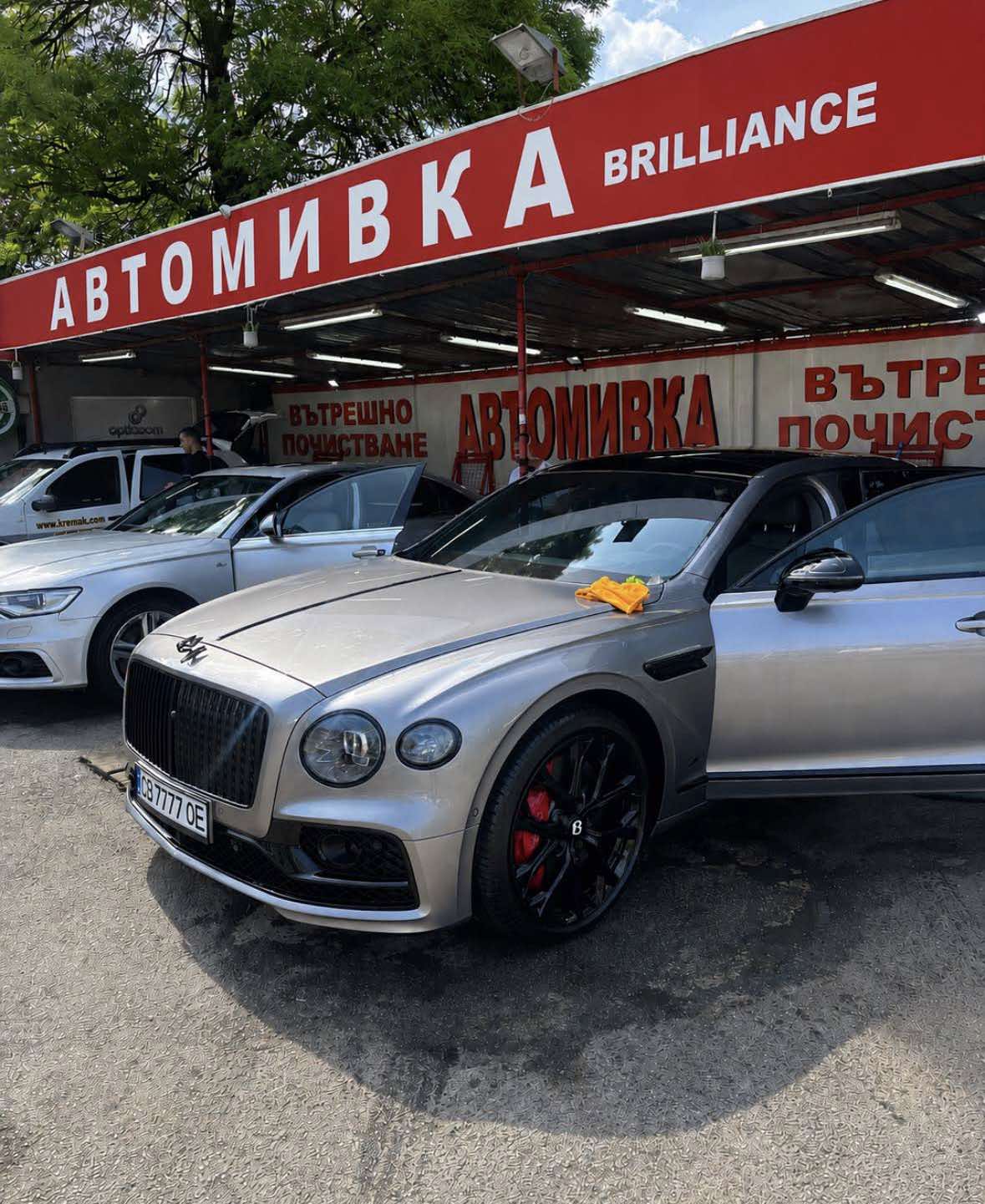 Bentley пред автомивка Brilliance
